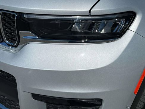 Used 2024 Jeep Grand Cherokee L Limited w/ Luxury Tech Group II image 10