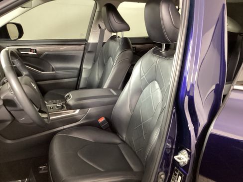 Used 2024 Toyota Highlander Platinum AWD/4WD image 17