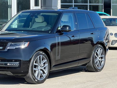 Used 2025 Land Rover Range Rover SE image 9