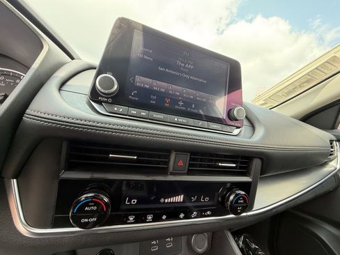 Used 2024 Nissan Rogue SV FWD image 21