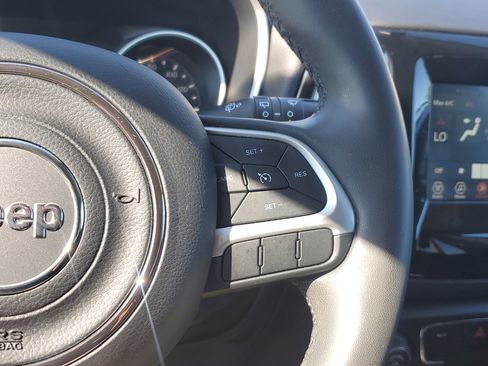 Used 2021 Jeep Compass Latitude image 24