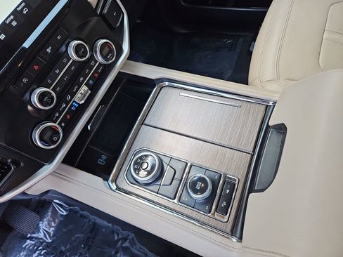 Used 2024 Ford Expedition Limited image 18