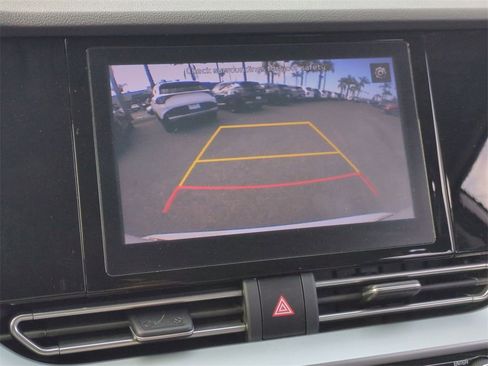 Certified 2022 Kia Niro LX image 15