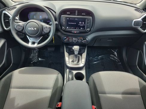 Used 2025 Kia Soul LX w/ LX Technology Package FWD image 12