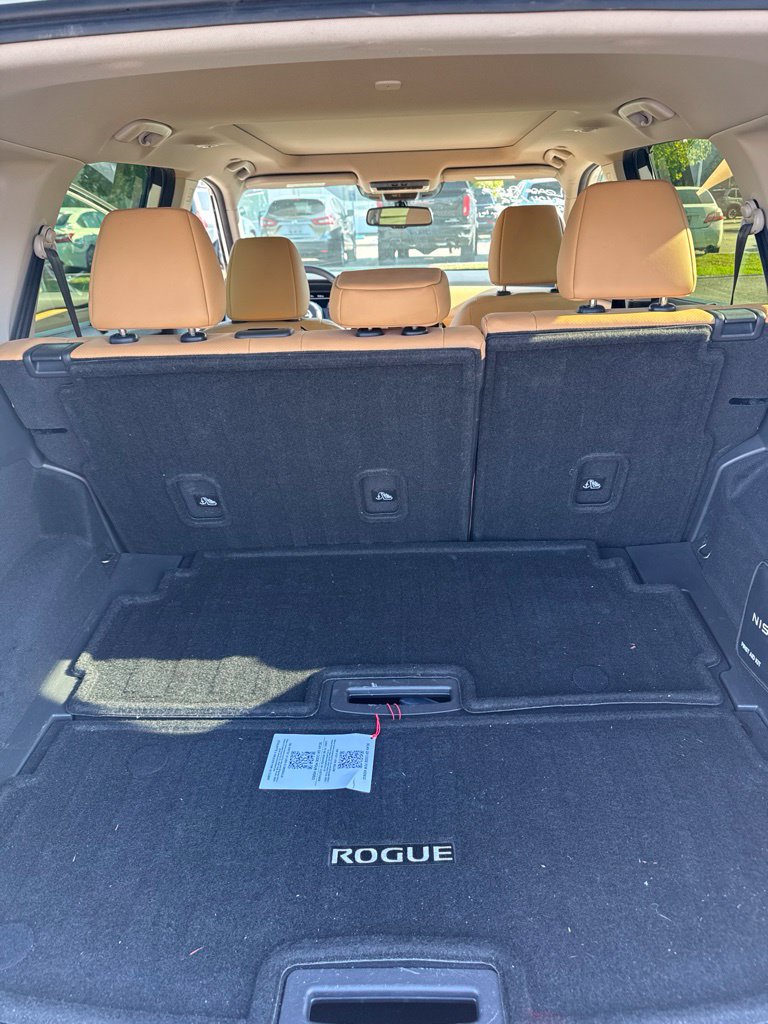 Used 2023 Nissan Rogue Platinum w/ Platinum Premium Package FWD image 12