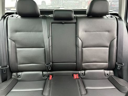 Used 2016 Volkswagen Golf SE image 36