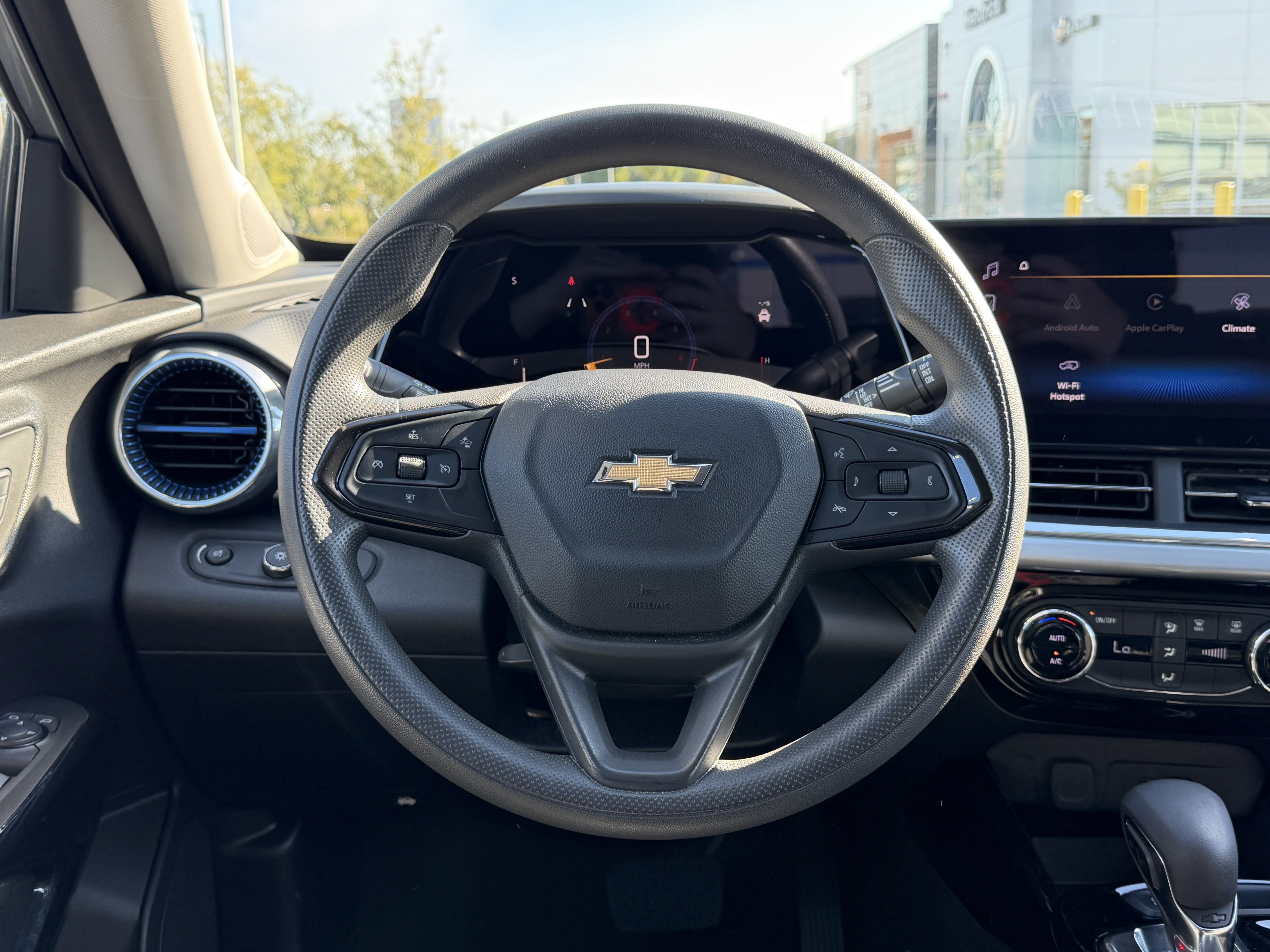 Used 2024 Chevrolet Trax LT FWD image 19