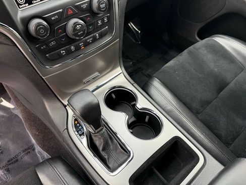 Used 2018 Jeep Grand Cherokee Altitude image 12