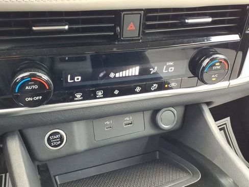 Used 2021 Nissan Rogue SV FWD image 27