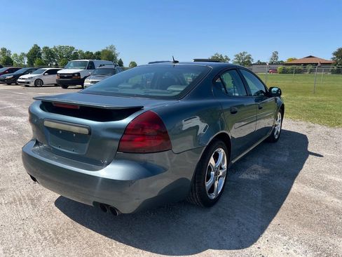 Used 2006 Pontiac Grand Prix GXP w/ Sun And Sound Package FWD image 8