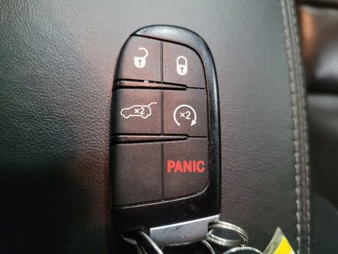 Used 2019 Jeep Grand Cherokee Overland AWD/4WD image 32