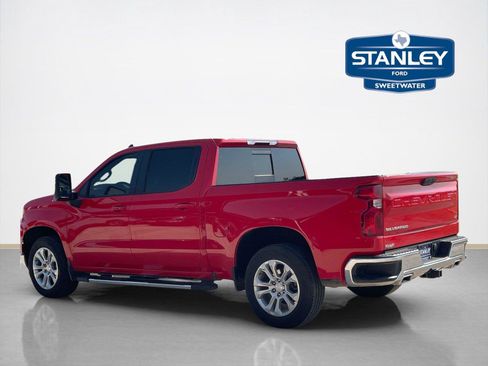 Used 2024 Chevrolet Silverado 1500 LT AWD/4WD image 5