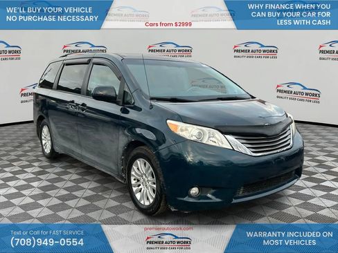 Used 2012 Toyota Sienna XLE image 3