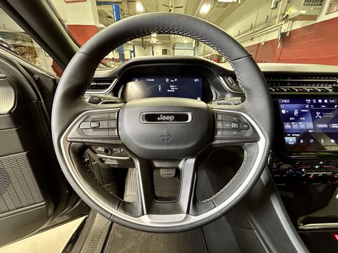Certified 2024 Jeep Grand Cherokee Altitude AWD/4WD image 25