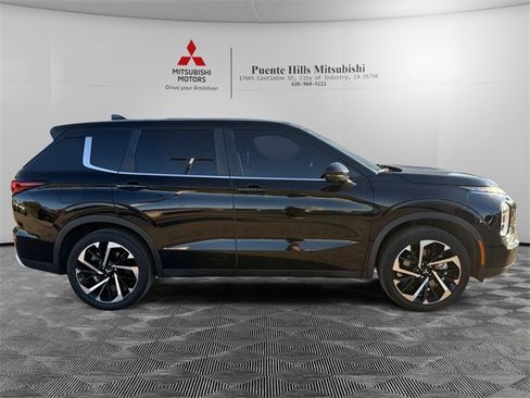 Used 2022 Mitsubishi Outlander SE image 4