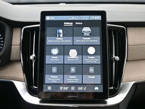 New 2026 Volvo XC90 B6 Plus w/ Protection Package Premier AWD/4WD image 17