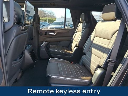 Used 2025 GMC Yukon Denali Ultimate AWD/4WD image 19