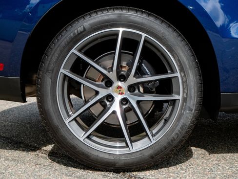 Used 2024 Porsche Macan image 18