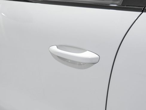 Used 2020 Porsche Cayenne Turbo image 36