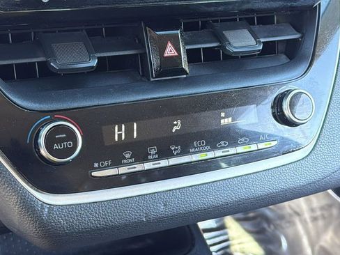 Used 2022 Toyota Corolla LE image 23