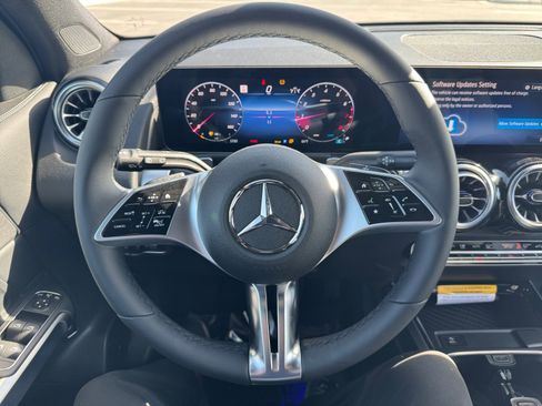 New 2026 Mercedes-Benz GLB 250 4MATIC image 9