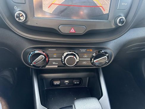 Used 2025 Kia Soul LX FWD image 22