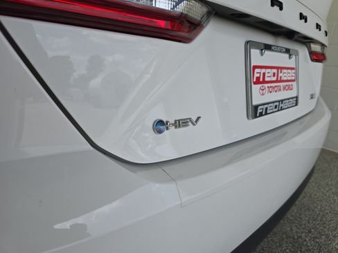 Used 2025 Toyota Camry SE w/ Convenience Package FWD image 8