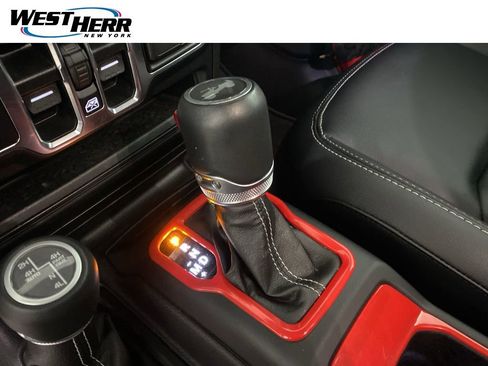 Used 2022 Jeep Wrangler Unlimited Sahara w/ Cold Weather Group AWD/4WD image 8