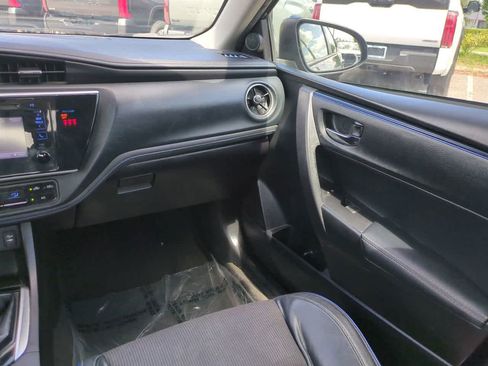 Used 2018 Toyota Corolla SE FWD image 16