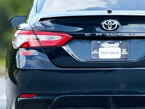 Used 2019 Toyota Camry SE FWD image 16