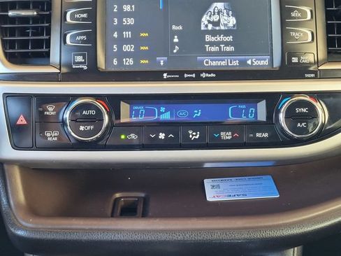 Certified 2019 Toyota Highlander Limited w/ Carpet Mat Package (TMS) AWD/4WD image 25