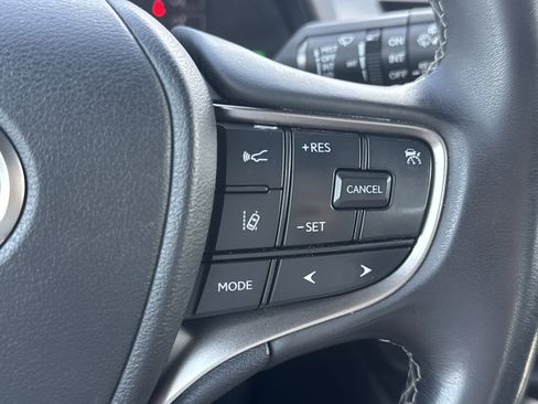 Used 2022 Lexus UX 250h AWD/4WD image 17