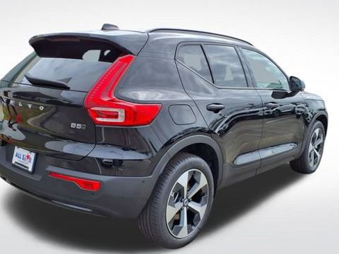 New 2026 Volvo XC40 B5 Plus w/ Protection Package Premier image 7