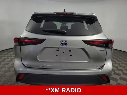Used 2024 Toyota Highlander LE FWD image 7