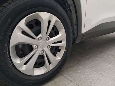 Used 2025 Chevrolet Trax LS FWD image 31