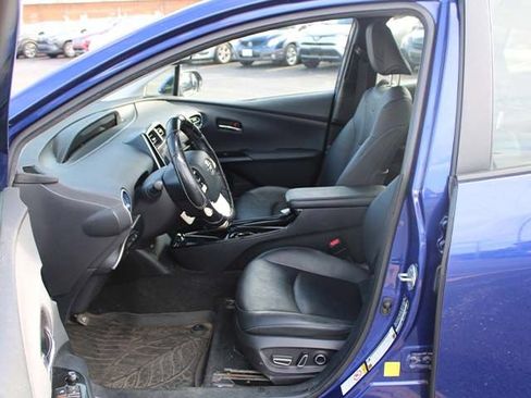 Used 2017 Toyota Prius Four Touring w/ Premium Convenience Package FWD image 12