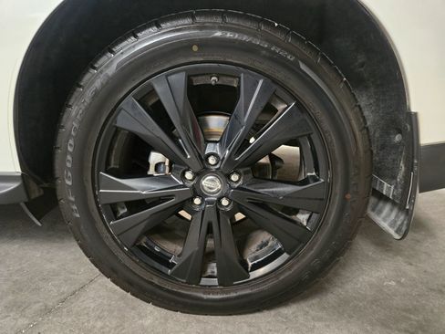 Used 2018 Nissan Pathfinder SL w/ Midnight Edition Package AWD/4WD image 21
