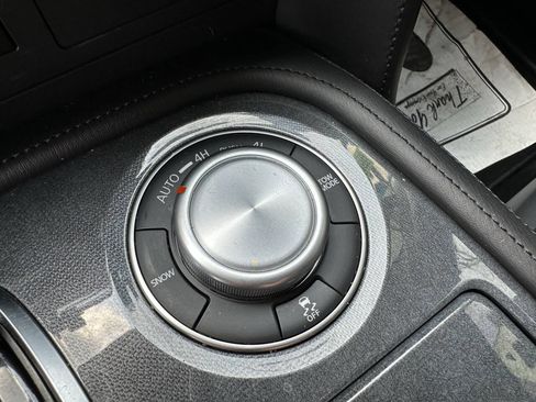 Used 2024 Nissan Armada SV AWD/4WD image 8