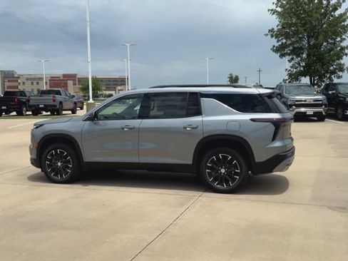New 2026 Chevrolet Traverse LT w/ Sun and Wheel Package FWD image 6