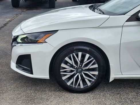 Used 2023 Nissan Altima 2.5 SV image 9