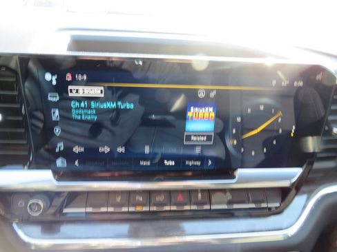 Used 2024 Chevrolet Silverado 2500 LTZ w/ LTZ Convenience Package image 9