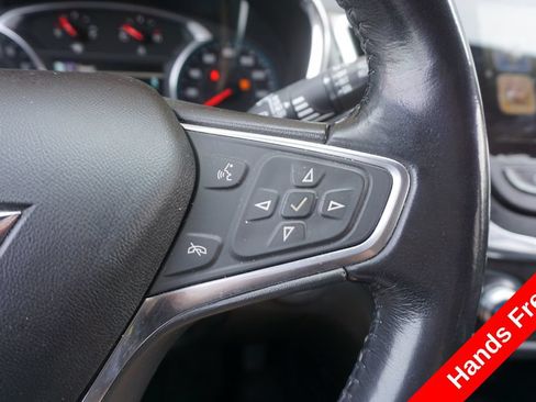 Used 2018 Chevrolet Equinox LT w/ Sun & Infotainment Package AWD/4WD image 4