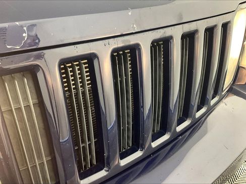 Used 2012 Jeep Liberty Sport AWD/4WD image 30