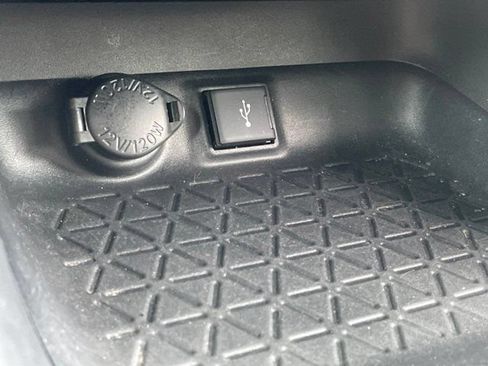 Used 2020 Toyota RAV4 XLE w/ Convenience Package AWD/4WD image 17