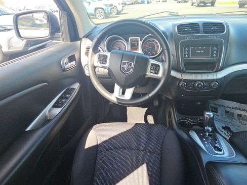 Used 2018 Dodge Journey SE w/ Connectivity Group FWD image 9