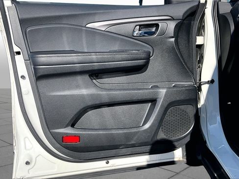 Used 2017 Honda Pilot EX image 25