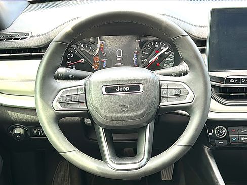 Used 2025 Jeep Compass Limited AWD/4WD image 27