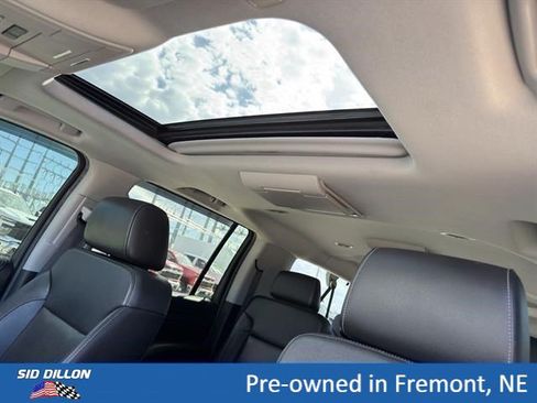 Used 2018 GMC Yukon XL SLT w/ Premium Edition AWD/4WD image 17