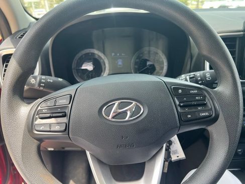 Used 2020 Hyundai Venue SE FWD image 11