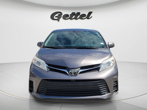 Used 2020 Toyota Sienna LE FWD image 2